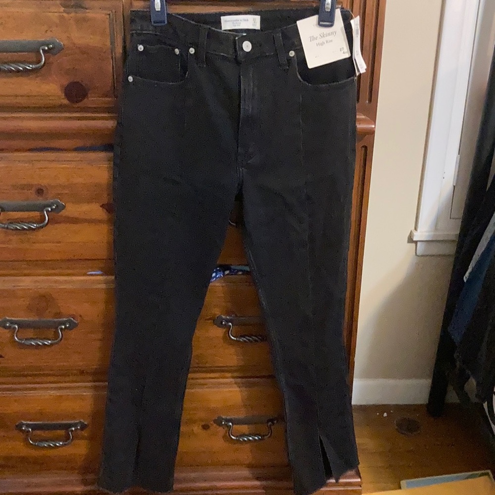 Abercrombie skinny high rise with front slit detail in black wash: Size 4: XS